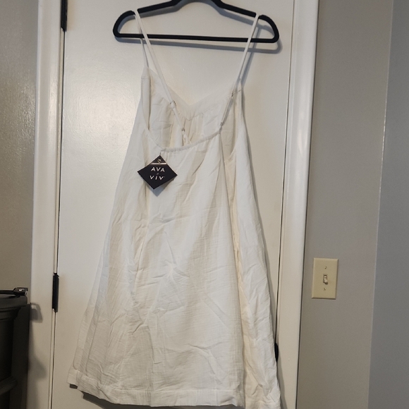 Elegant White Slip Dress - Picture 2 of 5